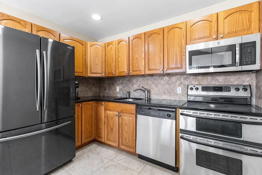 84 Ridge Lane Levittown NY 11756