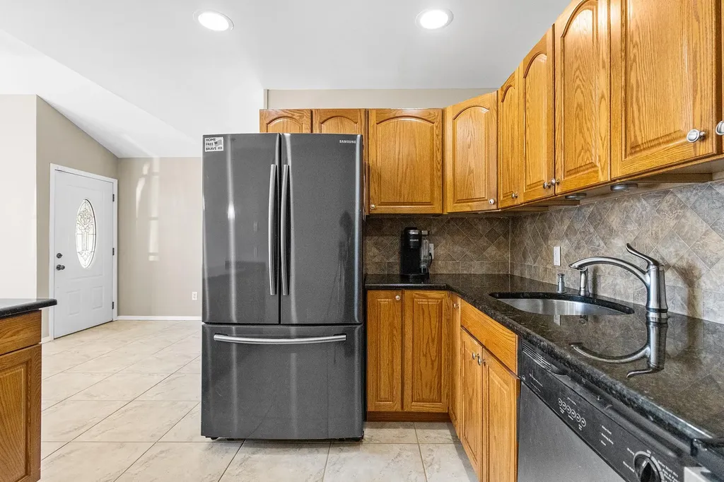 84 Ridge Lane Levittown NY 11756