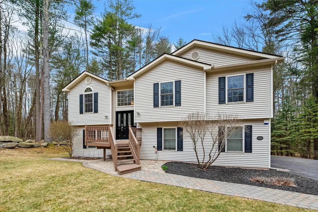 19 Bristol Circle Rock Hill NY 12775