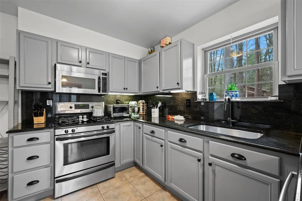 19 Bristol Circle Rock Hill NY 12775
