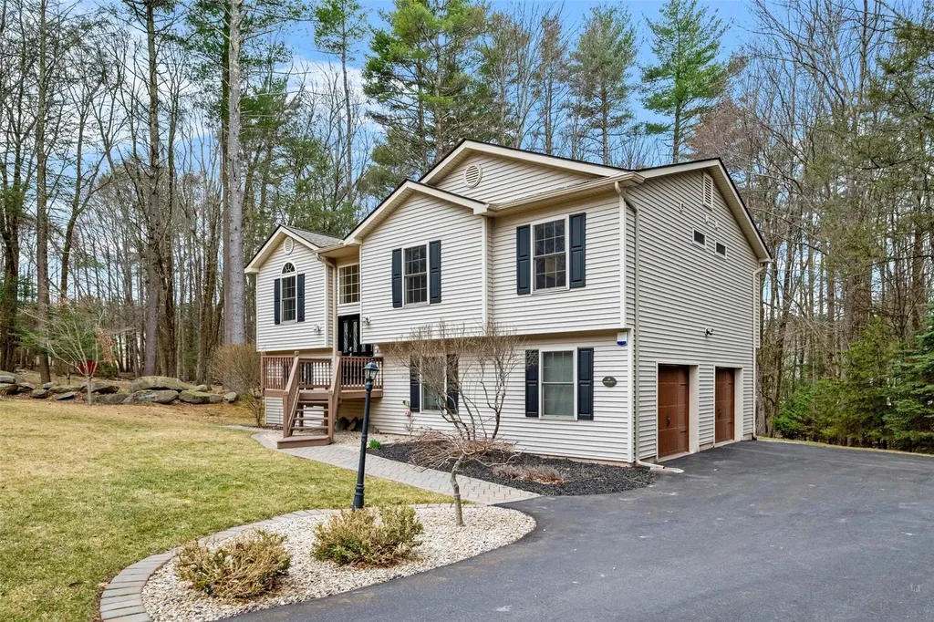 19 Bristol Circle Rock Hill NY 12775