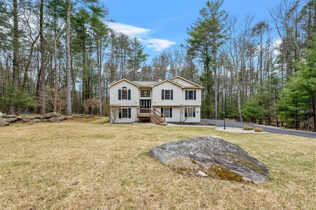 19 Bristol Circle Rock Hill NY 12775