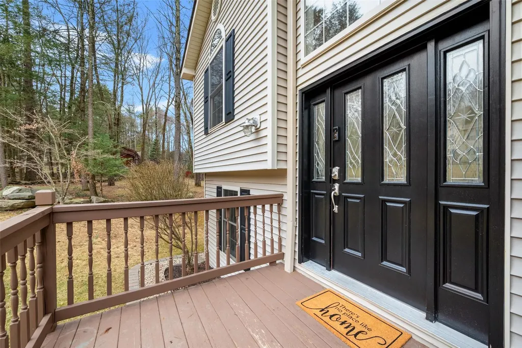 19 Bristol Circle Rock Hill NY 12775