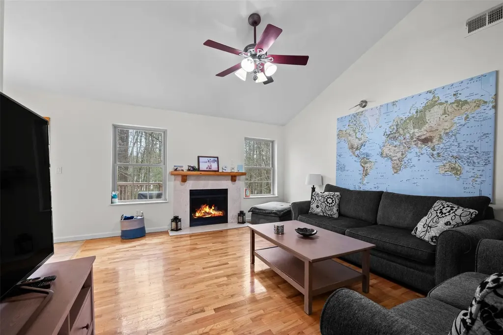 19 Bristol Circle Rock Hill NY 12775