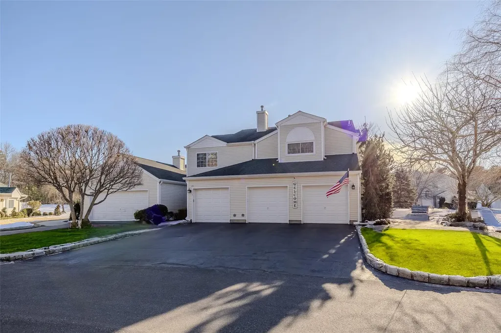 291 Ranch Circle Manorville NY 11949