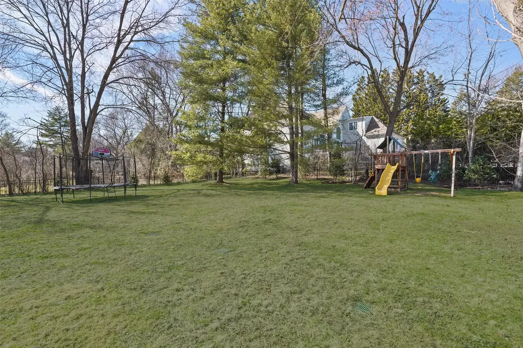 17 Loch Lane Rye Brook NY 10573