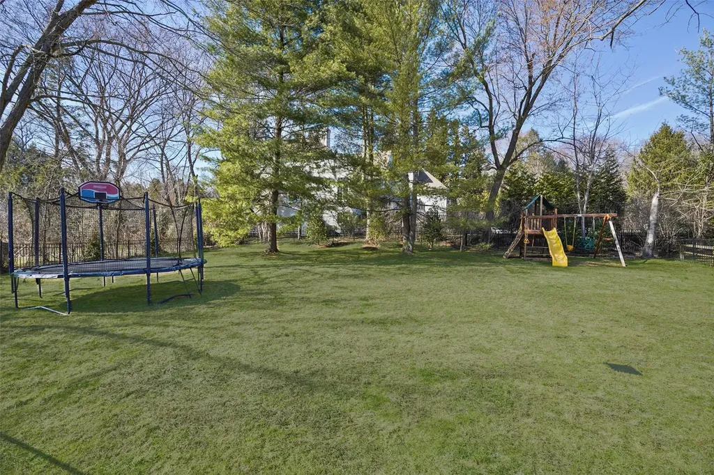 17 Loch Lane Rye Brook NY 10573