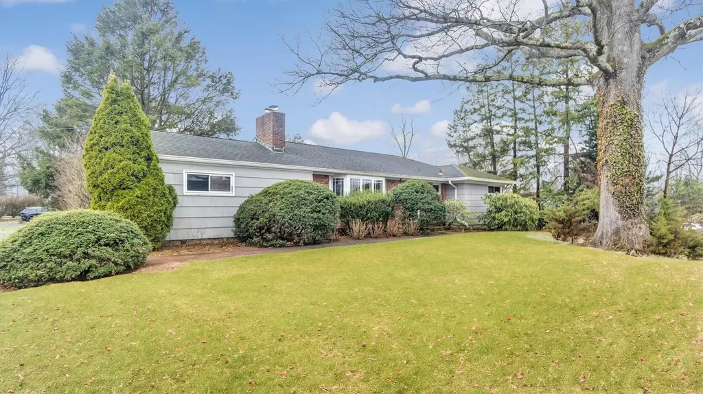 2 Briarcliff Place Huntington NY 11743