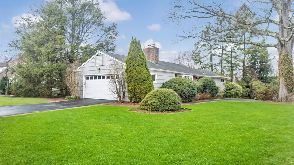 2 Briarcliff Place Huntington NY 11743
