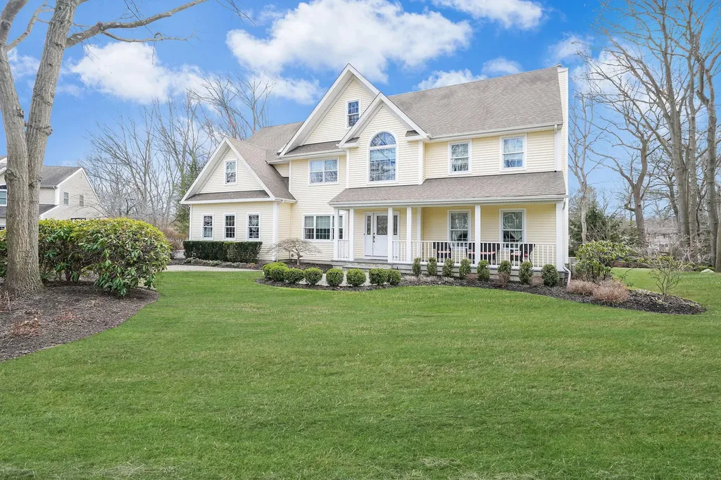 7 Pine Street Commack NY 11725