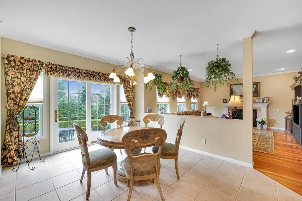 7 Pine Street Commack NY 11725