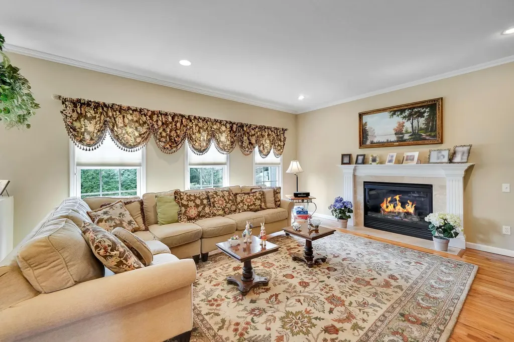 7 Pine Street Commack NY 11725