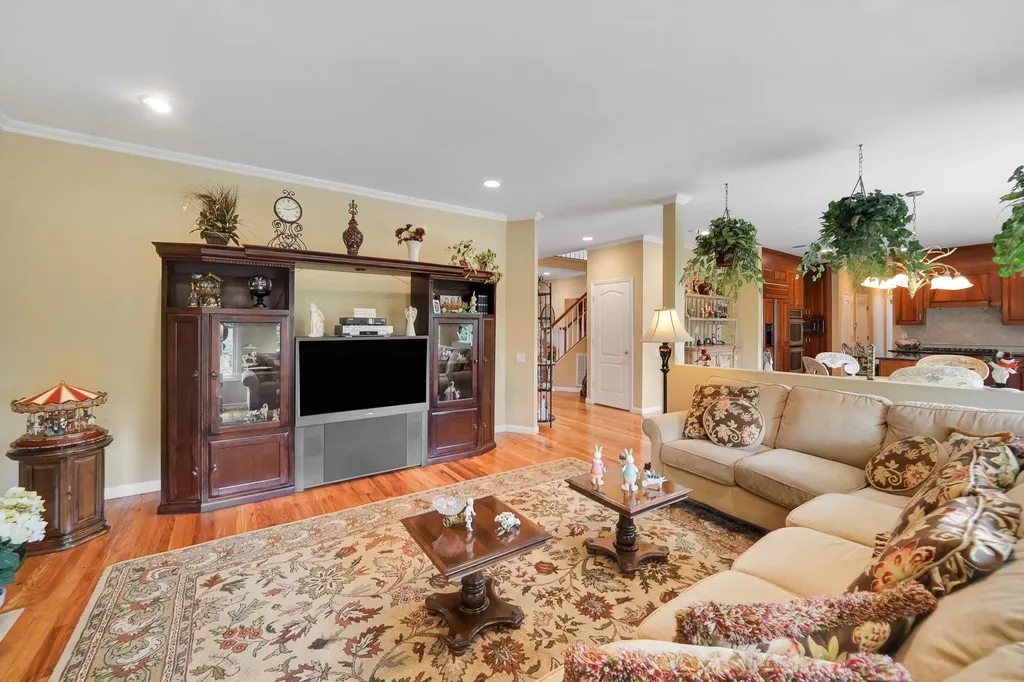 7 Pine Street Commack NY 11725