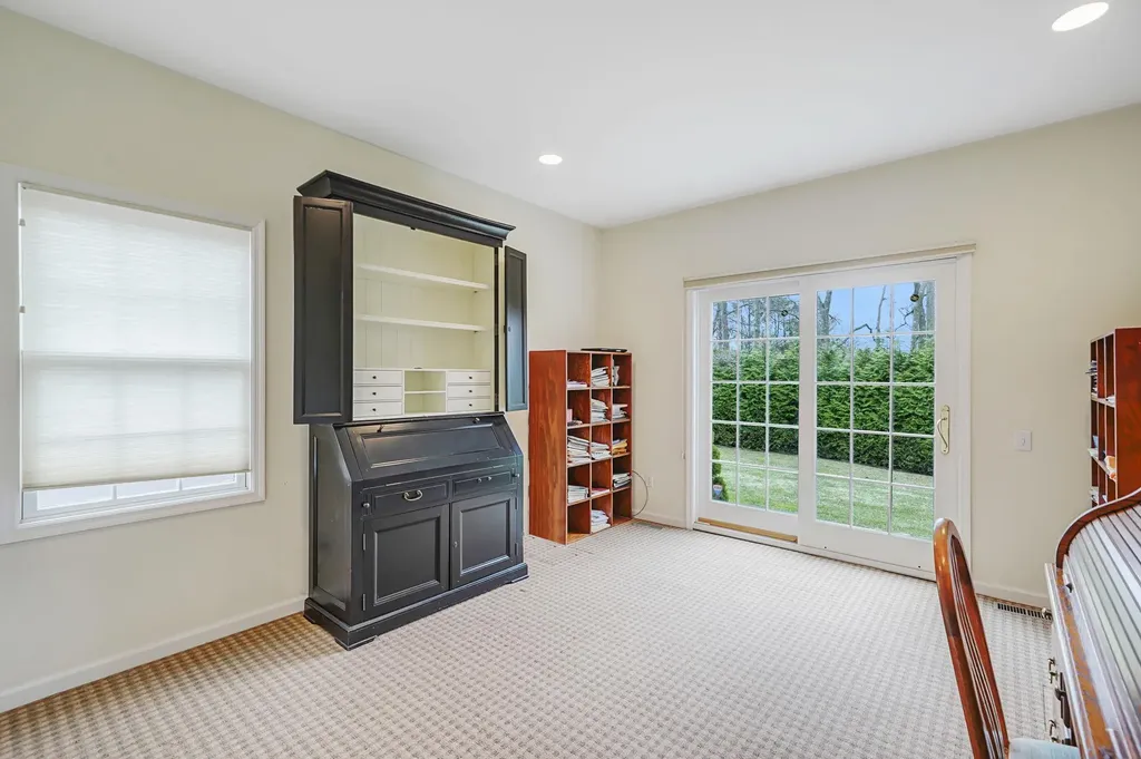 7 Pine Street Commack NY 11725