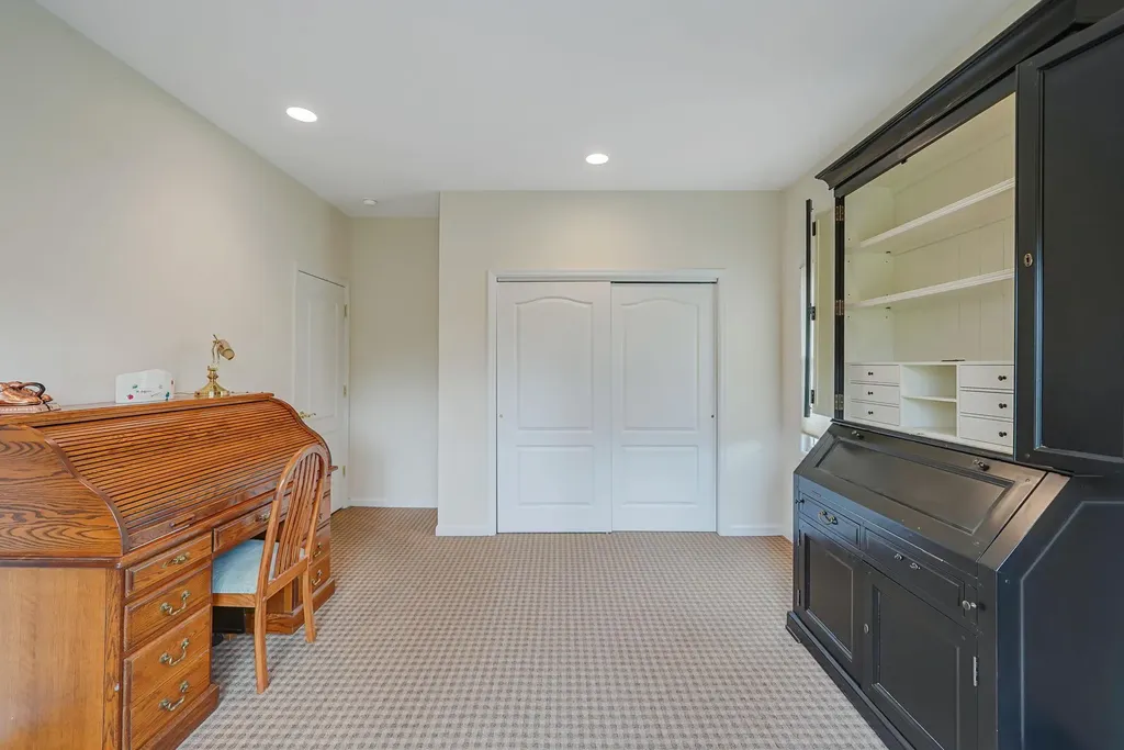 7 Pine Street Commack NY 11725