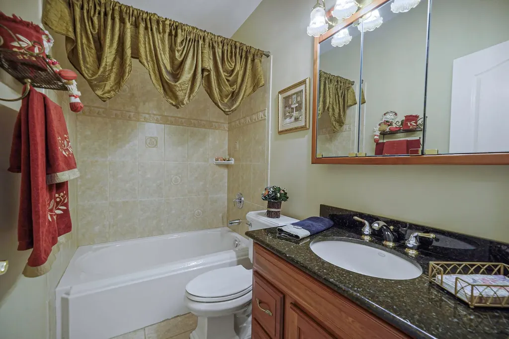 7 Pine Street Commack NY 11725