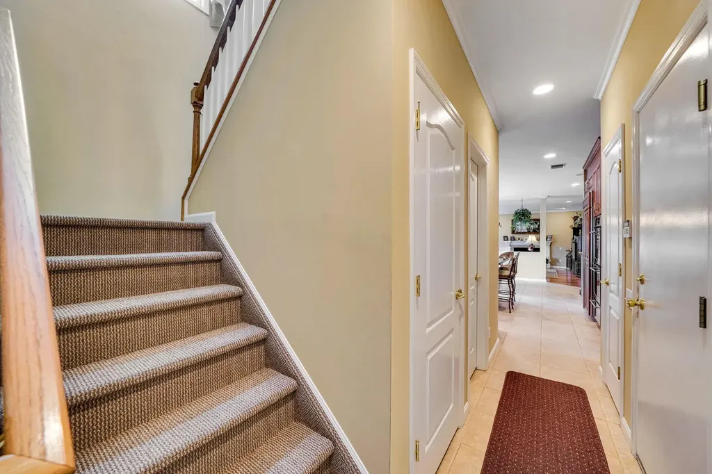 7 Pine Street Commack NY 11725