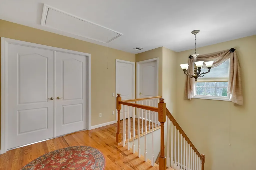 7 Pine Street Commack NY 11725