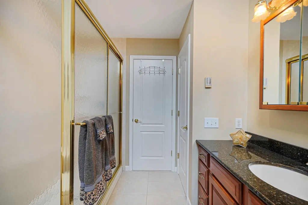 7 Pine Street Commack NY 11725