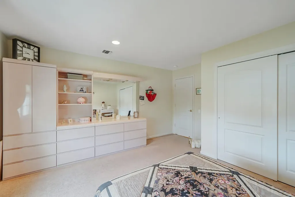 7 Pine Street Commack NY 11725