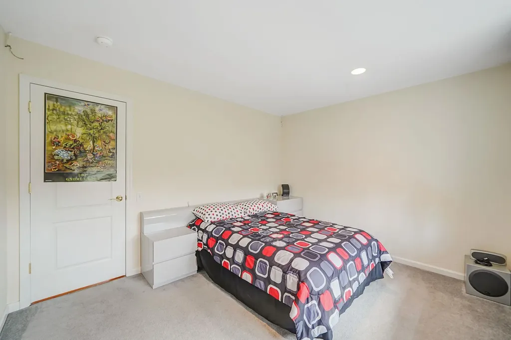 7 Pine Street Commack NY 11725