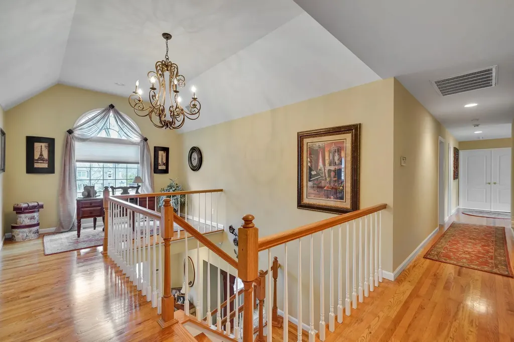 7 Pine Street Commack NY 11725