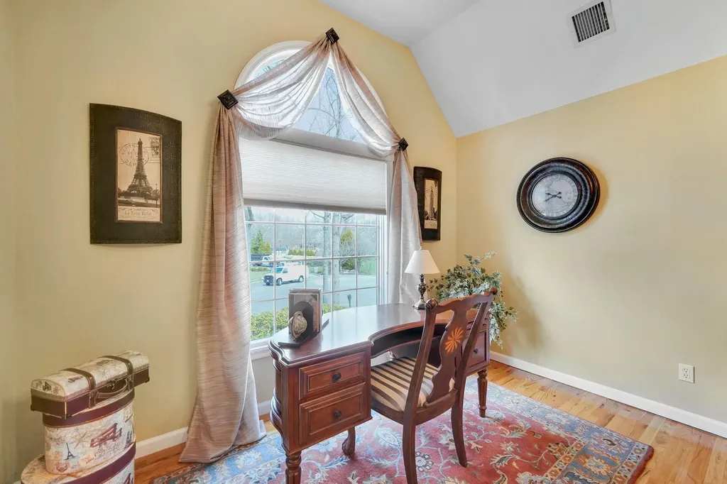 7 Pine Street Commack NY 11725