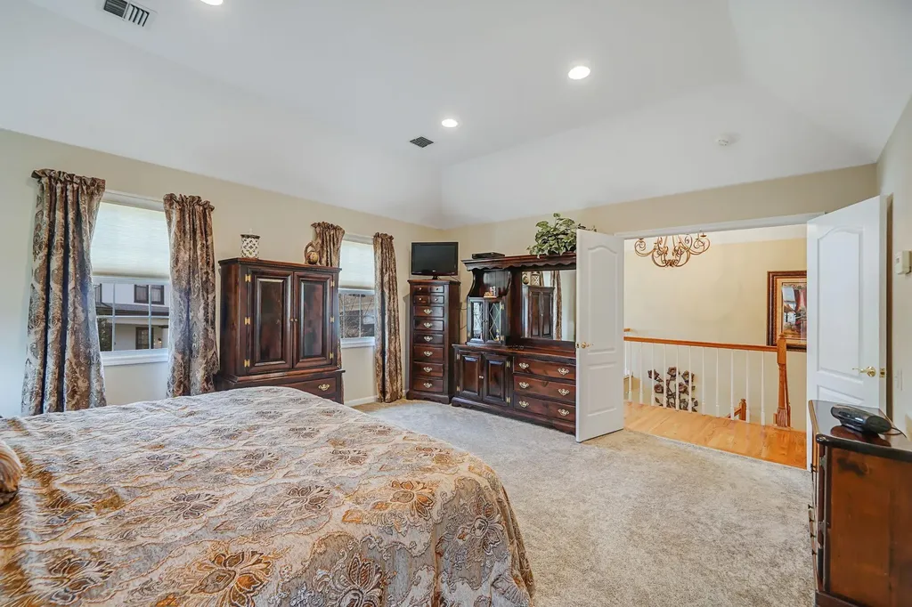 7 Pine Street Commack NY 11725