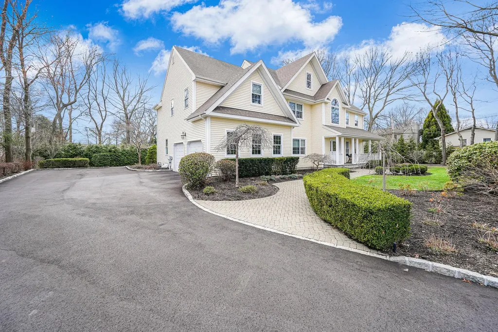7 Pine Street Commack NY 11725