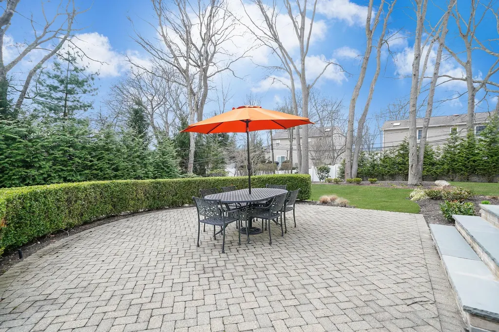 7 Pine Street Commack NY 11725