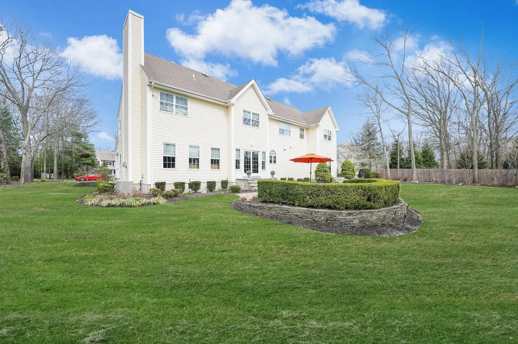 7 Pine Street Commack NY 11725