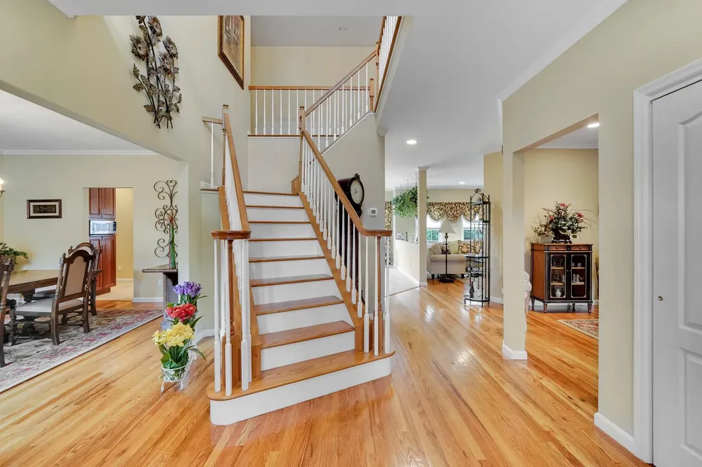 7 Pine Street Commack NY 11725