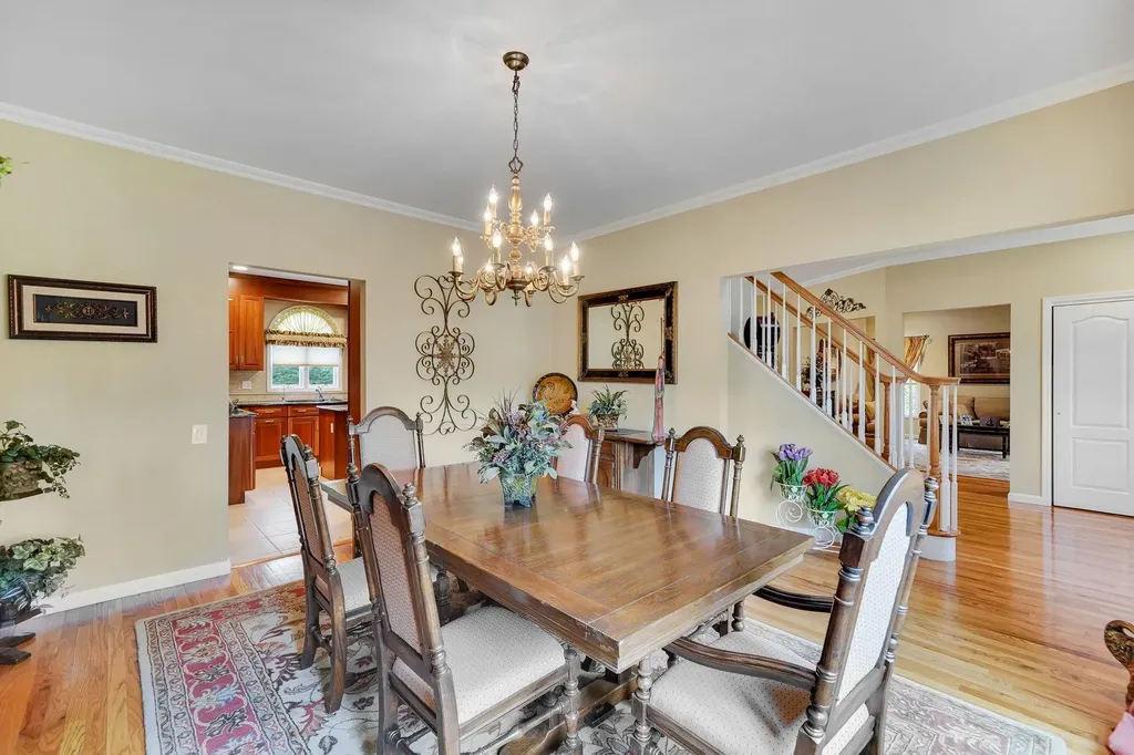 7 Pine Street Commack NY 11725