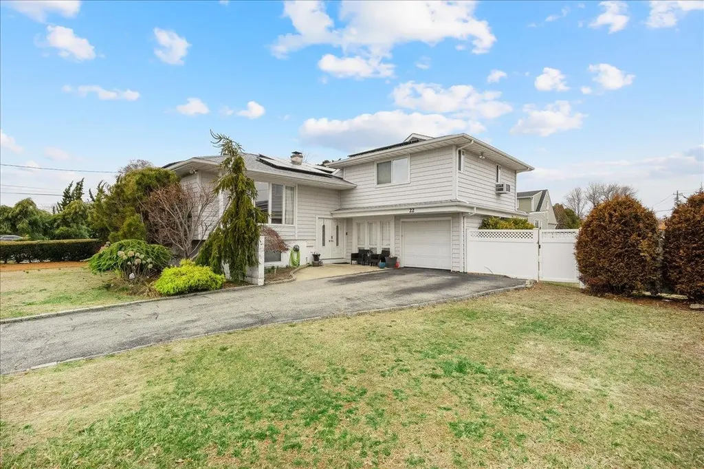 22 Elaine Drive Oceanside NY 11572