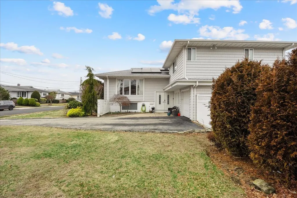 22 Elaine Drive Oceanside NY 11572