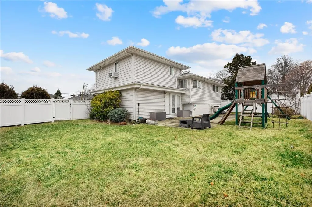 22 Elaine Drive Oceanside NY 11572