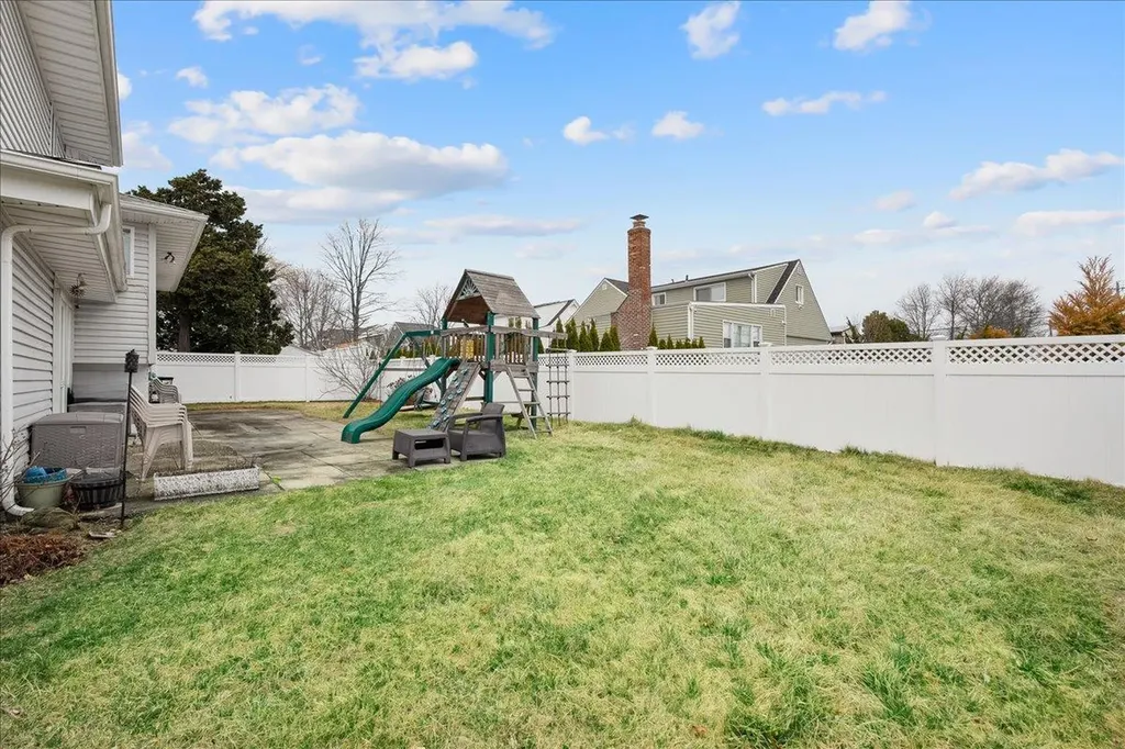 22 Elaine Drive Oceanside NY 11572