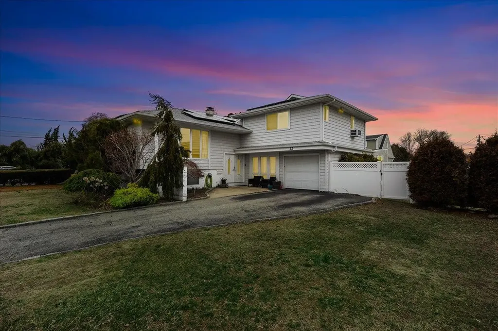 22 Elaine Drive Oceanside NY 11572