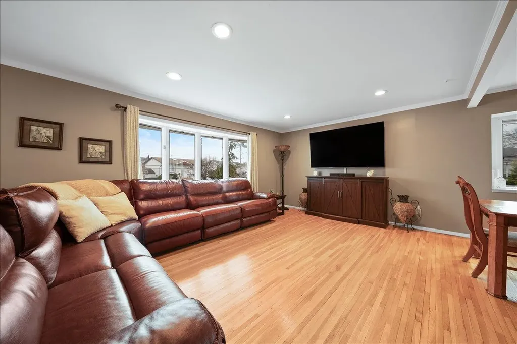22 Elaine Drive Oceanside NY 11572