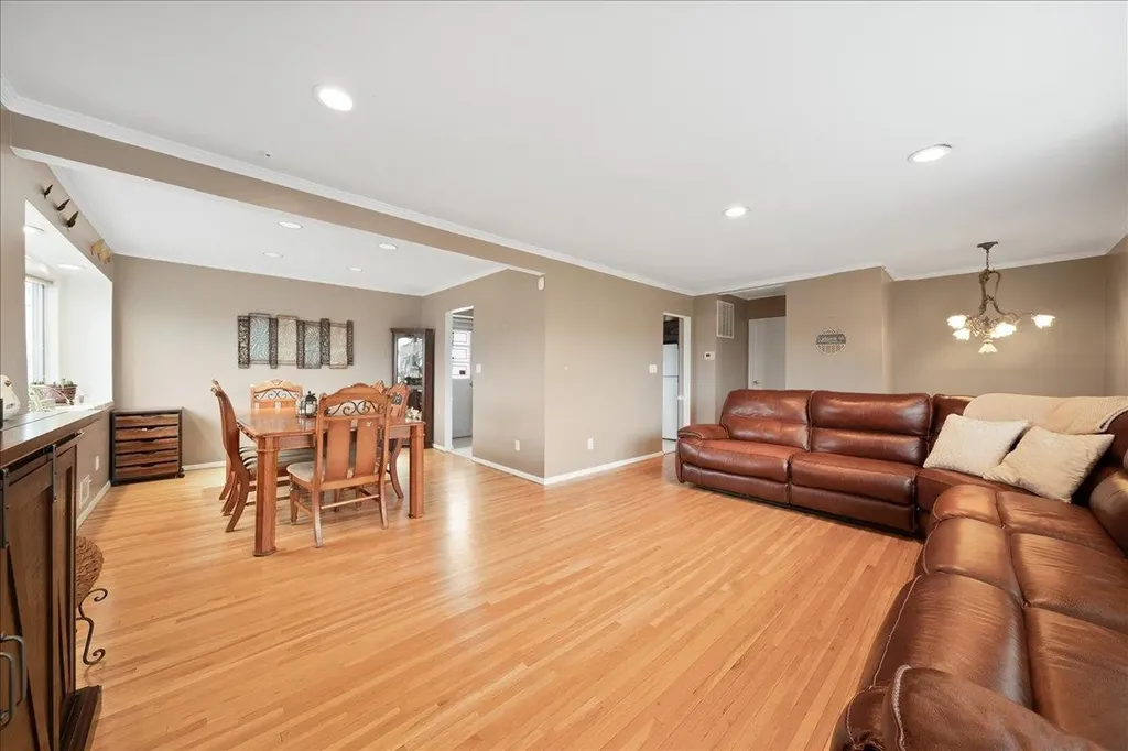 22 Elaine Drive Oceanside NY 11572