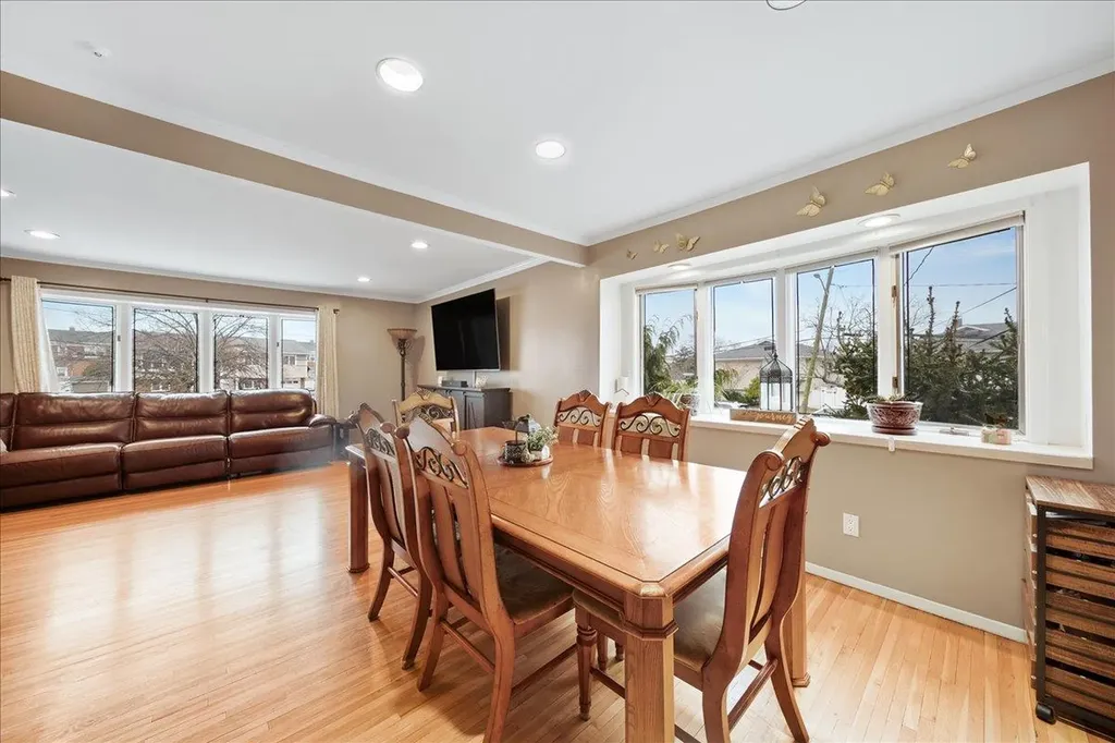 22 Elaine Drive Oceanside NY 11572