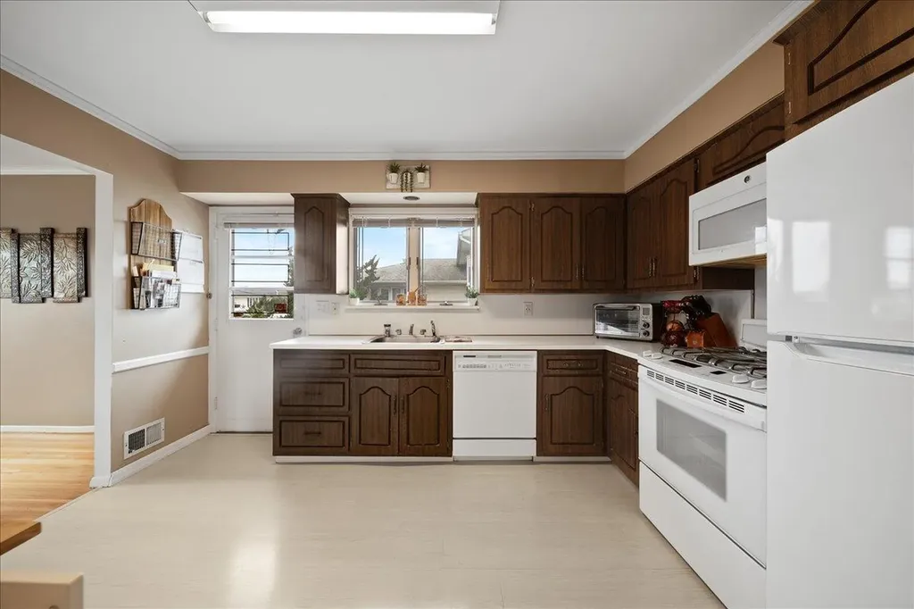 22 Elaine Drive Oceanside NY 11572