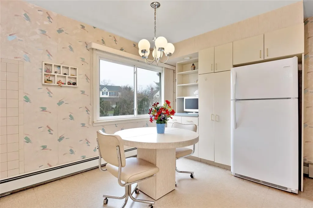 80 Tardy Lane N Wantagh NY 11793