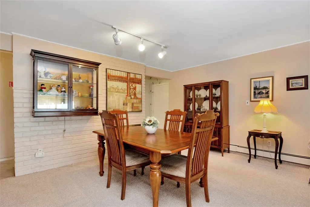 80 Tardy Lane N Wantagh NY 11793