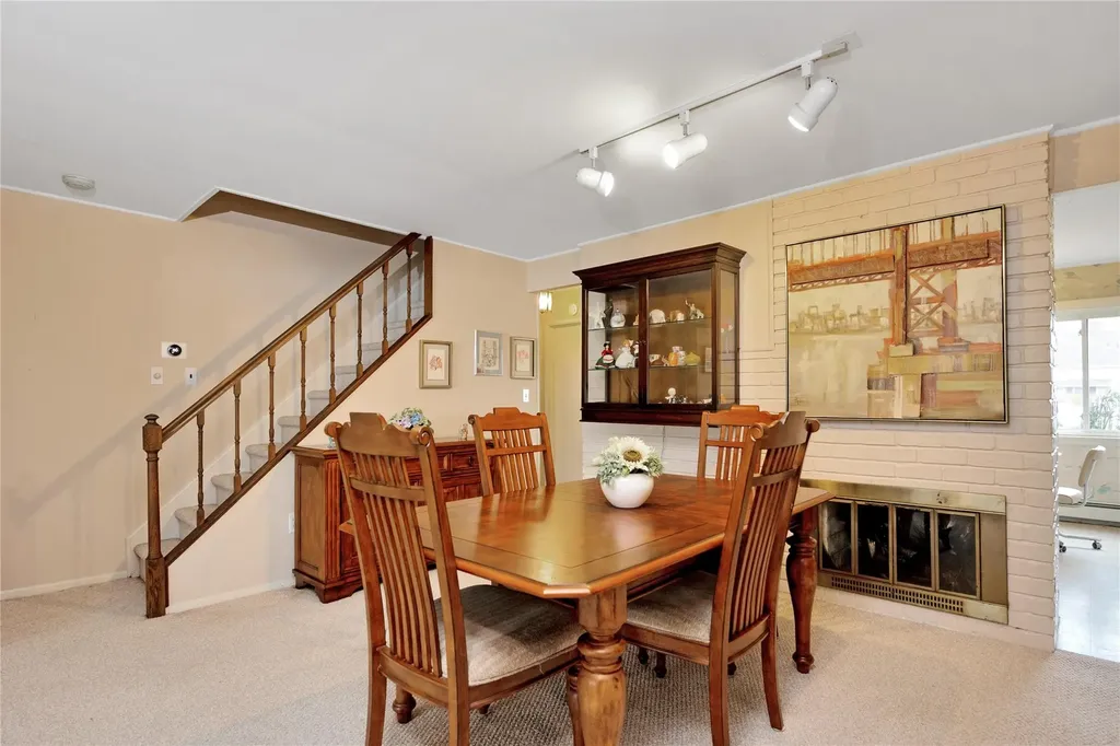 80 Tardy Lane N Wantagh NY 11793