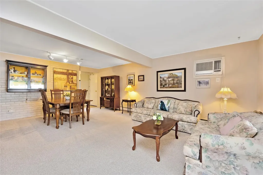 80 Tardy Lane N Wantagh NY 11793