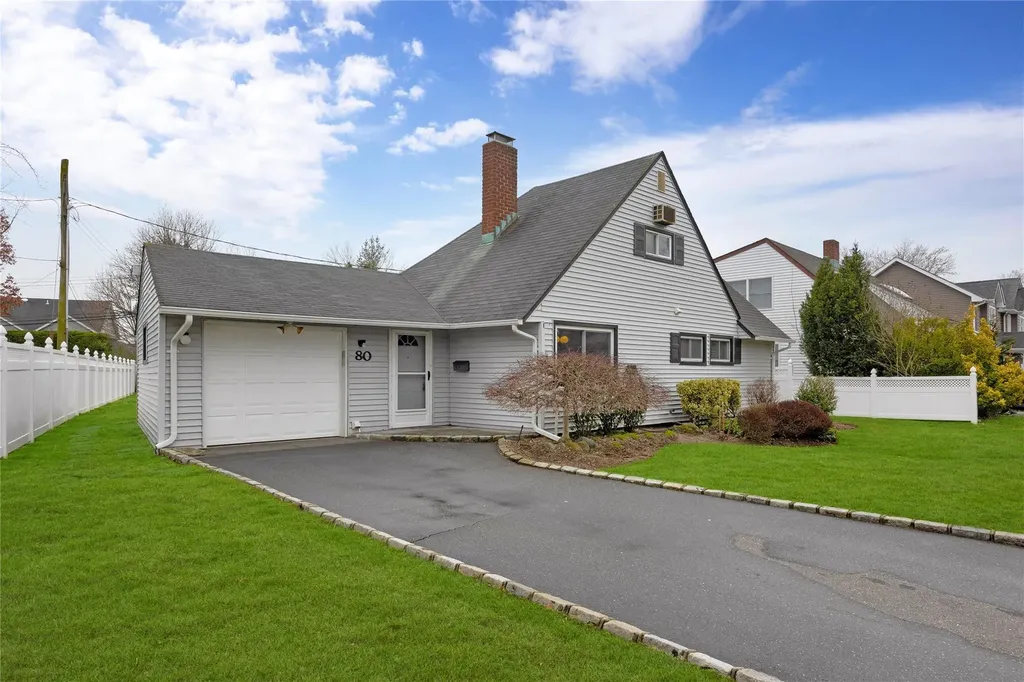80 Tardy Lane N Wantagh NY 11793