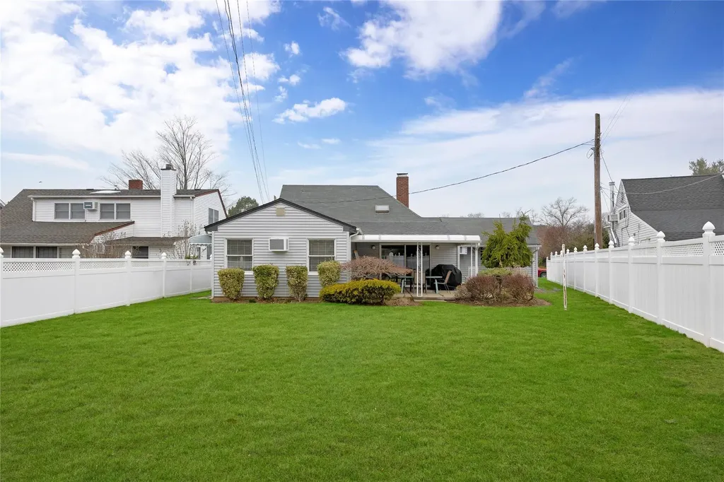 80 Tardy Lane N Wantagh NY 11793