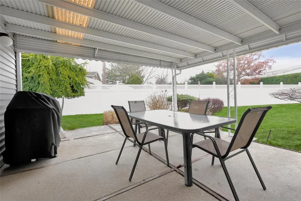 80 Tardy Lane N Wantagh NY 11793