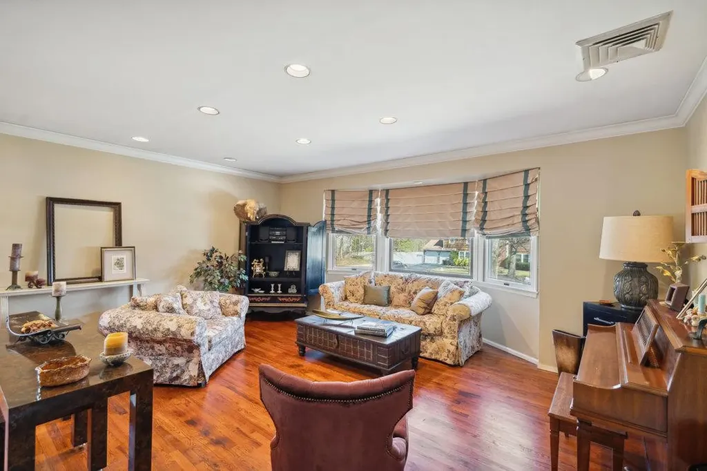 67 Randolph Drive Dix Hills NY 11746